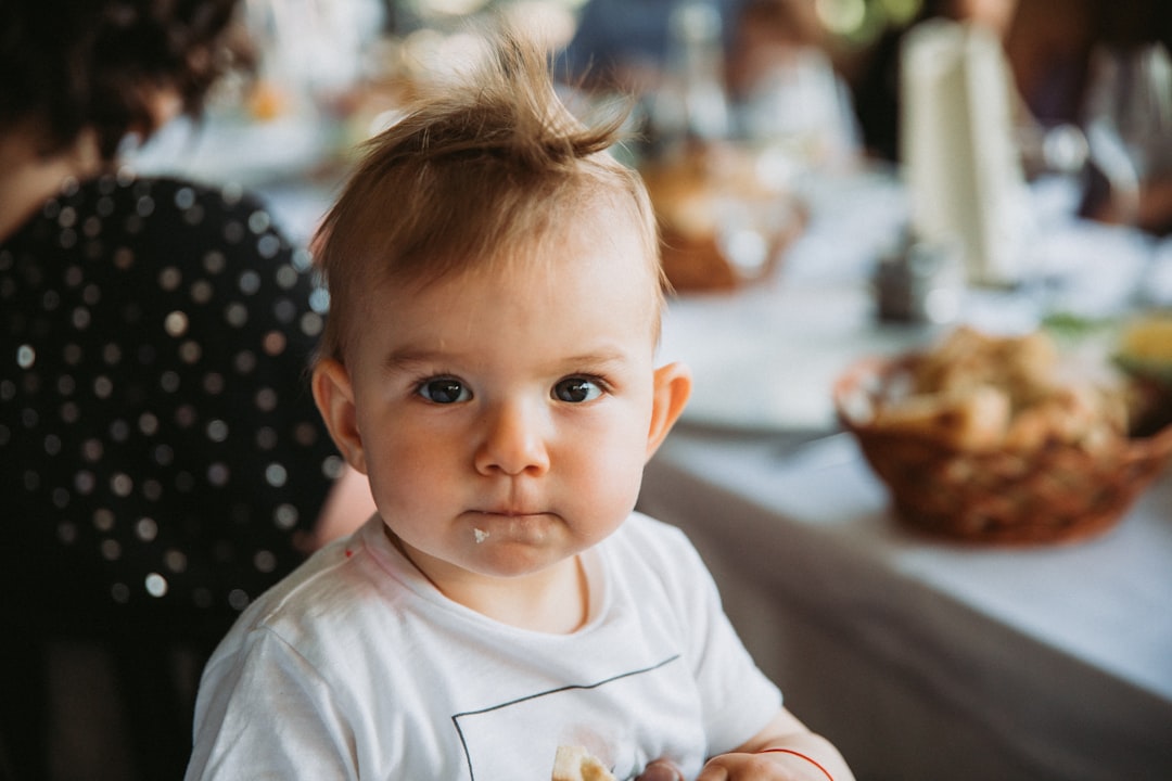 Hoeveel voeding heeft een baby echt nodig? Praktische tips voor gezonde voeding